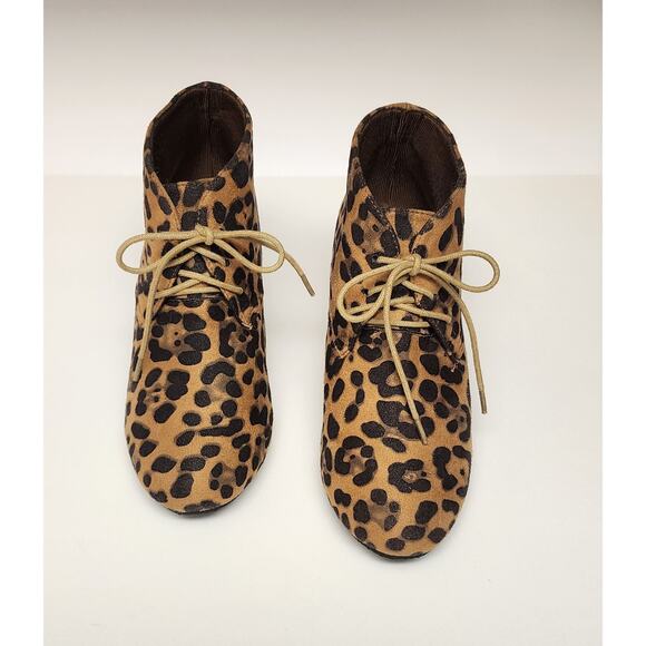 BellaMarie Leopard Print Sally-5 Almond Toe Lace-up Wedge Ankle Booties Size 8 - Picture 3 of 7